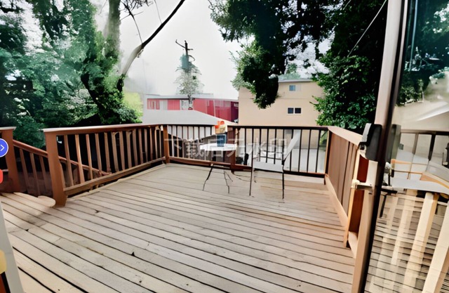 Spacious 5-bedroom house in serene Seattle with WiFi and AC