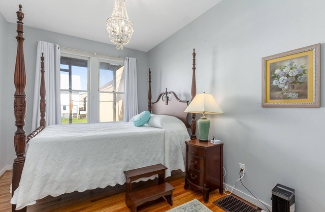 Spacious 5-bedroom house with WiFi, in serene Hughesville