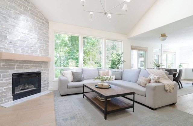 Spacious 5-bedroom house in serene Wilsonville, Pet + Kid Friendly with AC, WiFi