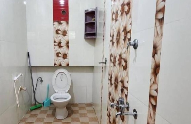 Spacious 5-bedroom villa with WiFi, AC in gorgeous Varkala