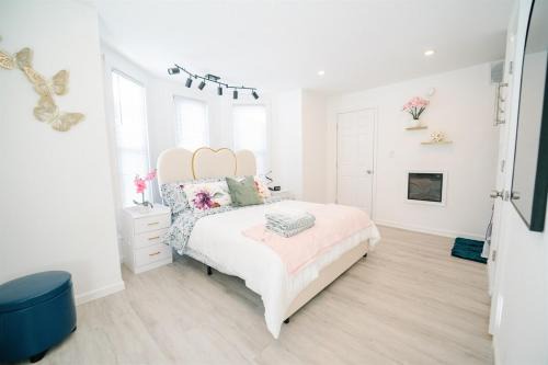 Spacious 5 Bedroom Washington DC Home Near Metro with Free Parking