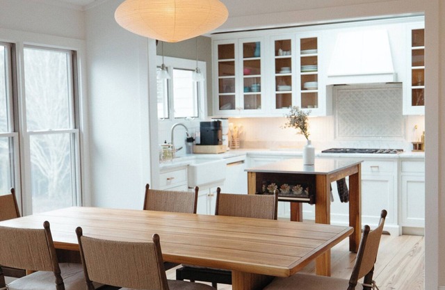 Spacious 5-bedroom Waterfront House on Beautiful Montauk Lake - Newly renovated