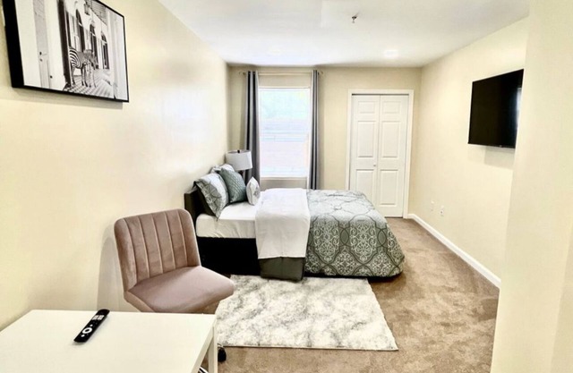 Spacious 6-bedroom house with AC, WiFi in awesome Washington