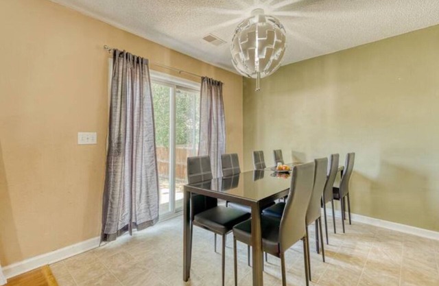 Spacious 6-Bedroom Southern Comfort Home for Graduations and Family Situations