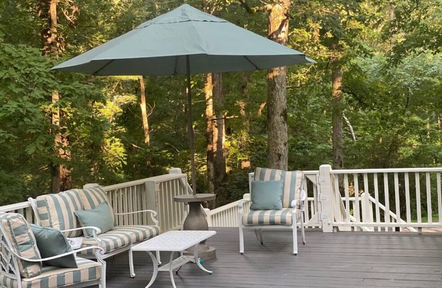 Spacious 6-BR, On-Campus Home in Sewanee w/Lovely Porch, Outdoor Fireplace & TV