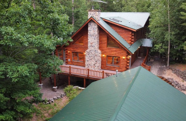 Spacious 6bed/6bath Lakefront Cabin 5mins to Cable