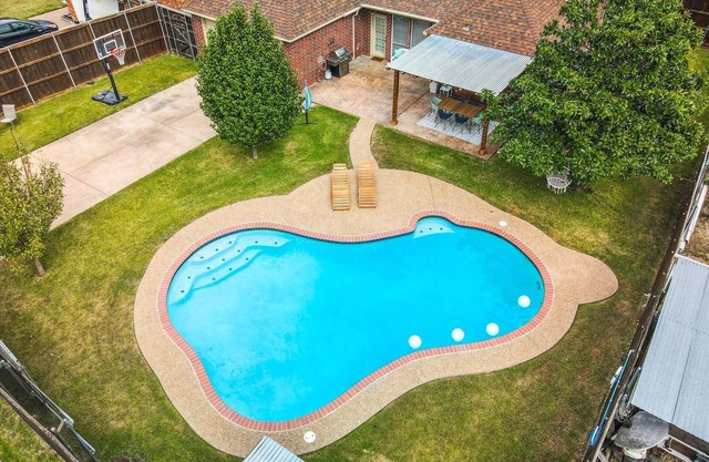 Spacious 6BR/3.5BA/Pool, Hot Tub & Game Room
