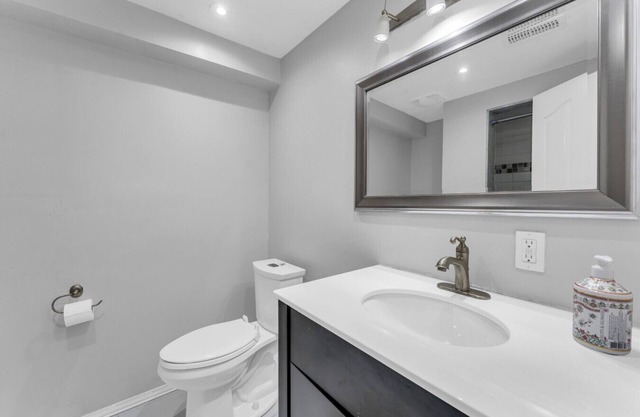 Spacious 6BR Getaway | Sleeps 16 | Yard & Parking