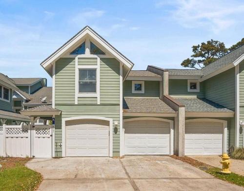 SPACIOUS 7 Bedroom 55 Bath on Ocean Creek Golf Course!