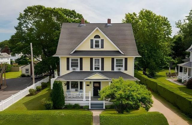 Spacious 8-bedroom home located in the heart of Narragansett!