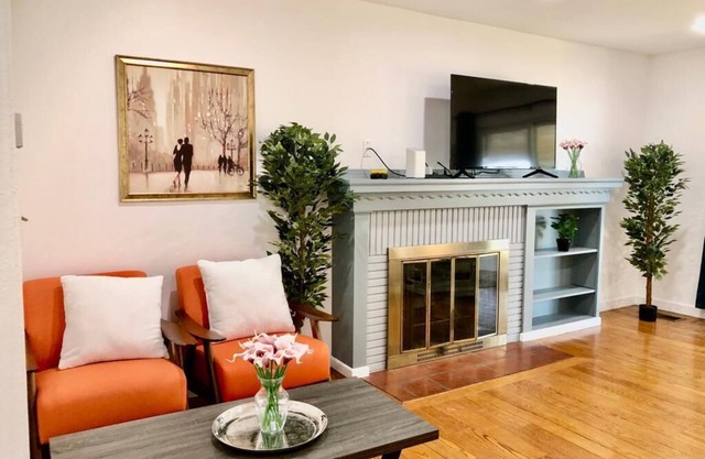 Spacious AC 2 BR Unit w/Covered Deck