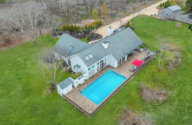 Spacious Amagansett Home Minutes from Napeague Ocean Beach and State Park,.