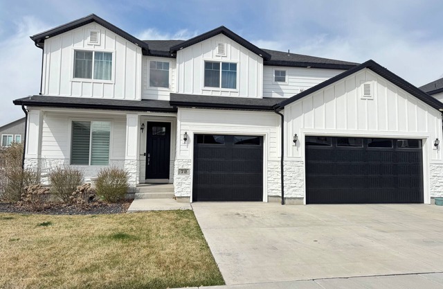 Spacious and comfortable 5-bedroom house in charming Vineyard Area!