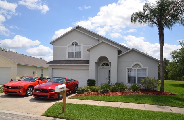 Spacious and family friendly 4BR/3.5BA Villa - Lakeside - 2 Masters with Jacuzzi