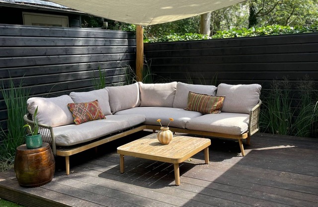 Spacious and luxurious apartment with sunny garden in city center