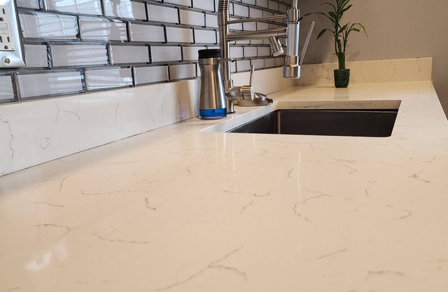 Spacious and luxurious 3-bedroom home w/jetted bathtub