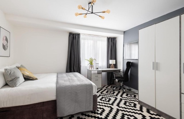 Spacious and Modern 4 Bed Apartment next to Borough Station