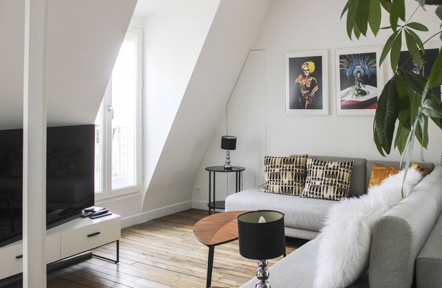 Spacious and modern nest with a view on Paris