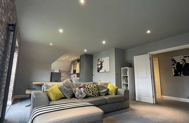 Spacious apartment 5min from NEC /BHX