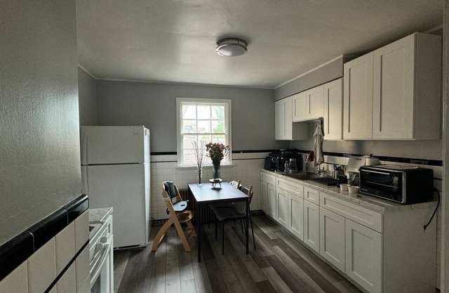 Spacious apartment for traveling professionals or group vacations