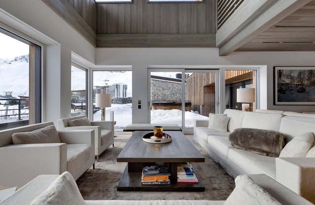 Spacious apartment in Tignes with jacuzzi and parking, ideal for 12 guests