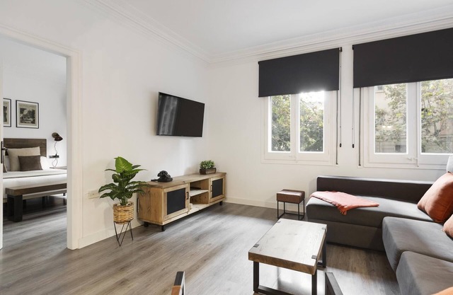 Spacious apartment next to the Sagrada Familia