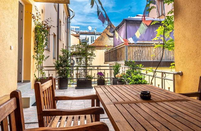 Spacious apartment with 30 sqm barbecue terrace on 150 sqm