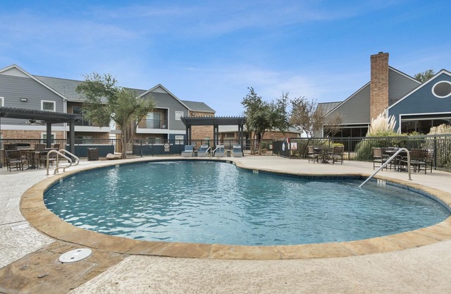 Spacious Apt in the Heart of Midland