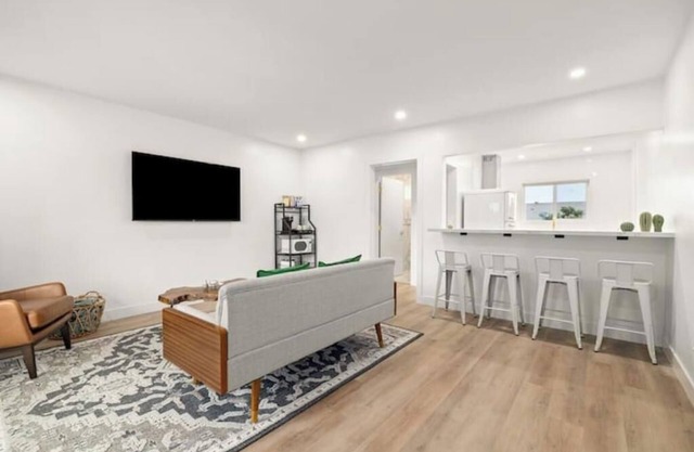 Spacious Apt w/1BR - City Center