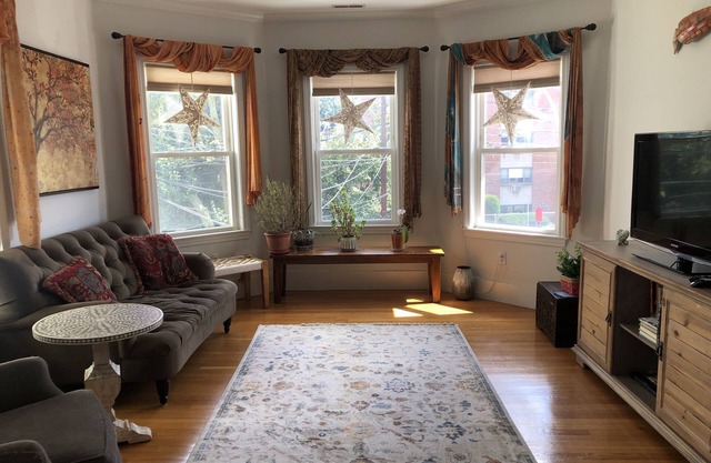 Spacious bedroom near Harvard Square