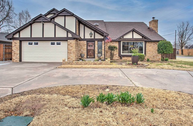 Spacious Bethany Home Near Lake Overholser!