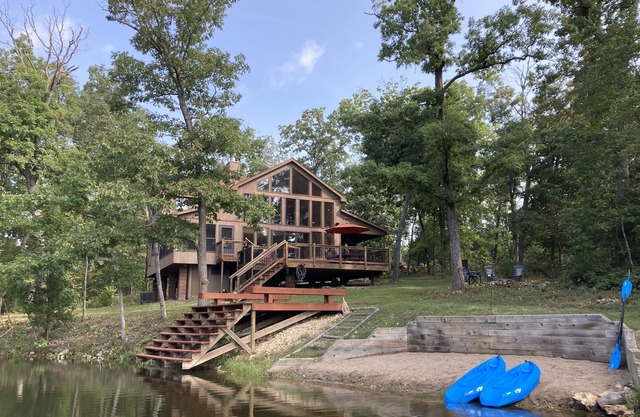 Spacious 'Black Dog Chalet' on Family Friendly Grendel Lake