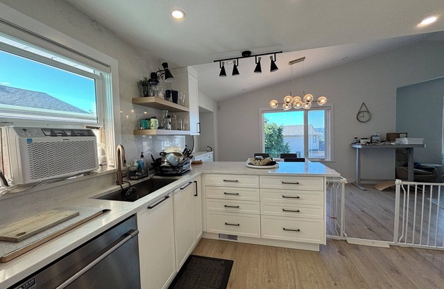 Spacious Bright renovated family home with Views! - Westwood Plateau