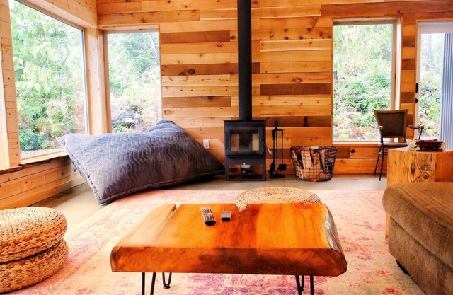 Spacious cedar home is close to beach - built with families and surfers in mind.