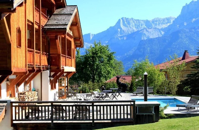 Spacious chalet 15 minutes from Megève and facing Mont Blanc!