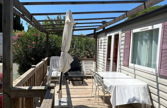 Spacious chalet with furnished terrace