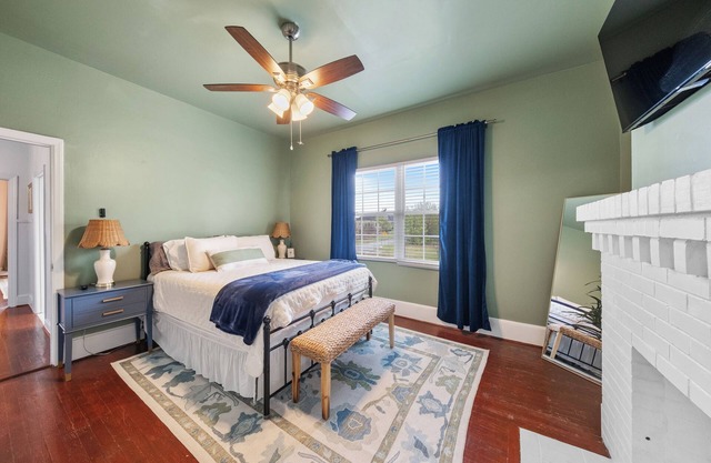 Spacious & Charming Home - Walk to Mercer University