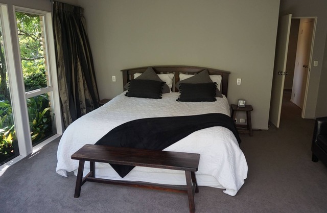 Spacious comfort quiet private garden setting