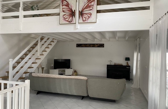 Spacious, comfortable villa with pool, spa and water tank.