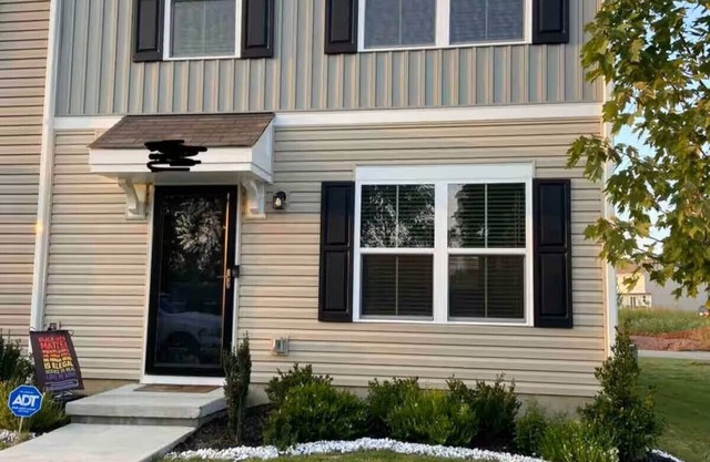 Spacious, comfortable, bright 3br, 2.5 ba townhome