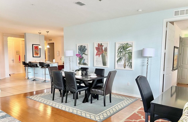 Spacious Condo in Vista Cay, near Convention Center, Sea World, Universal Studio