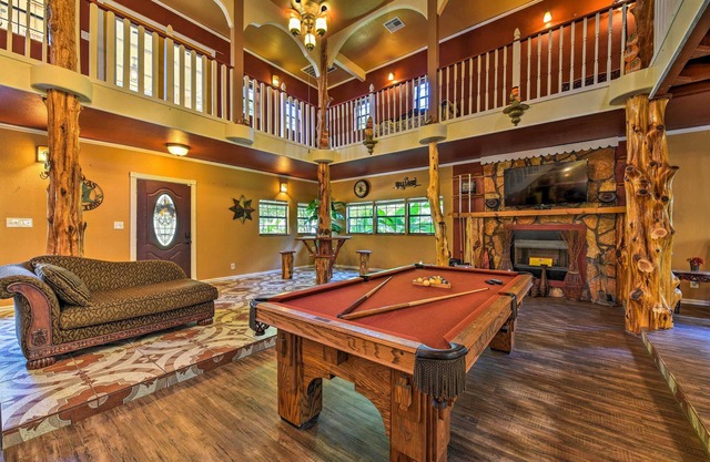Spacious Conroe Home w/Foosball & Pool Table!