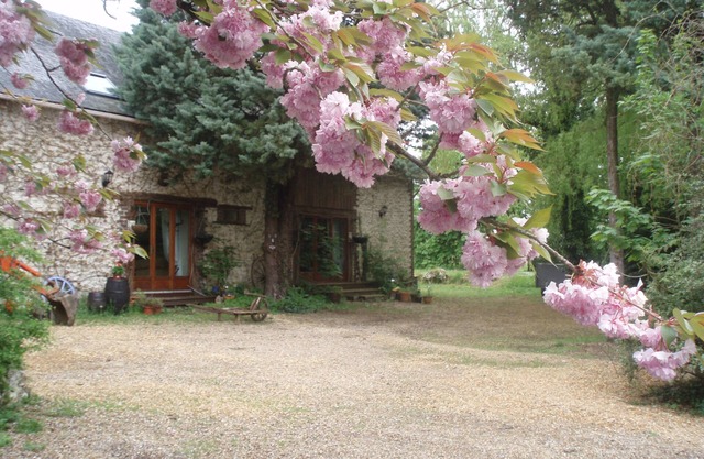 Spacious converted Barn - fully equiped - family friendly Gite sleeps 6 (Rose)