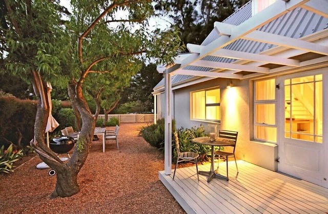Spacious cottage with beautiful pool and garden area