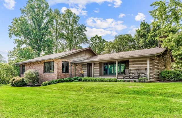 Spacious country home with firepit, patio, foosball, amazing views, & W/D