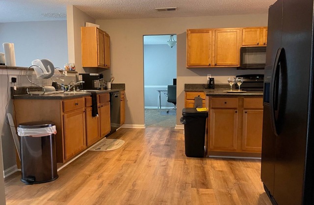 SPACIOUS, COZY AND COOL WITH A 15 MIN RIDE TO SIX FLAGS