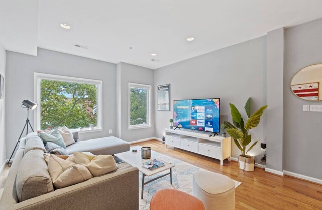 Spacious DC Retreat | Conv Ctr 4BR/5BA by DCottage