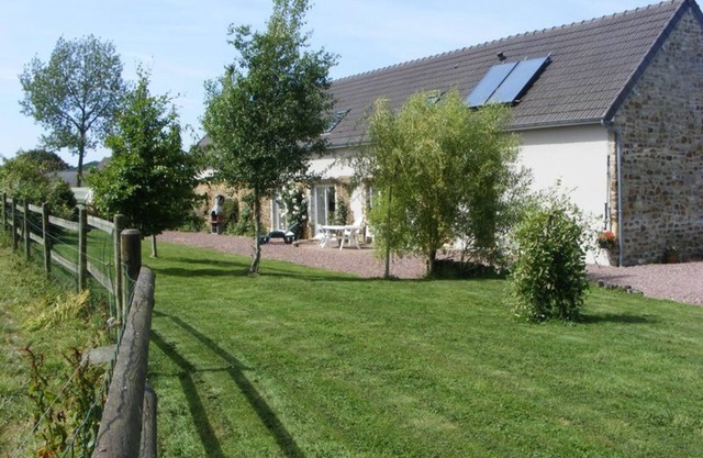 Spacious detached house with fireplace, bikes, and outdoor games - Pets allowed