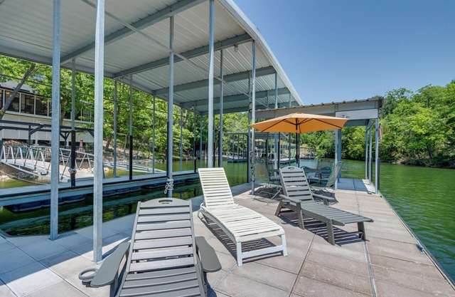 Spacious Decks & Dock: Margaritaville Home!