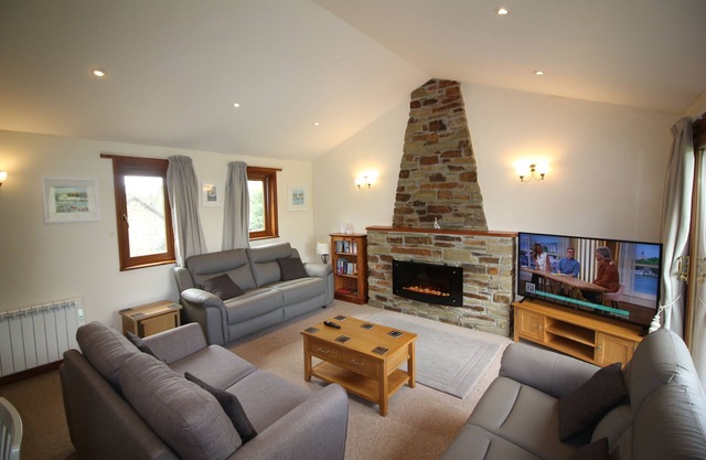 Spacious detached Bungalow 3 bedrooms with shared indoor swimming pool and gym